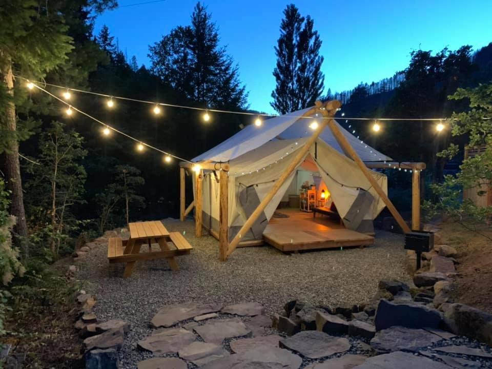 Umpqua'S Last Resort - Wilderness Cabins, Rv Park & Glamping Idleyld Park Екстер'єр фото