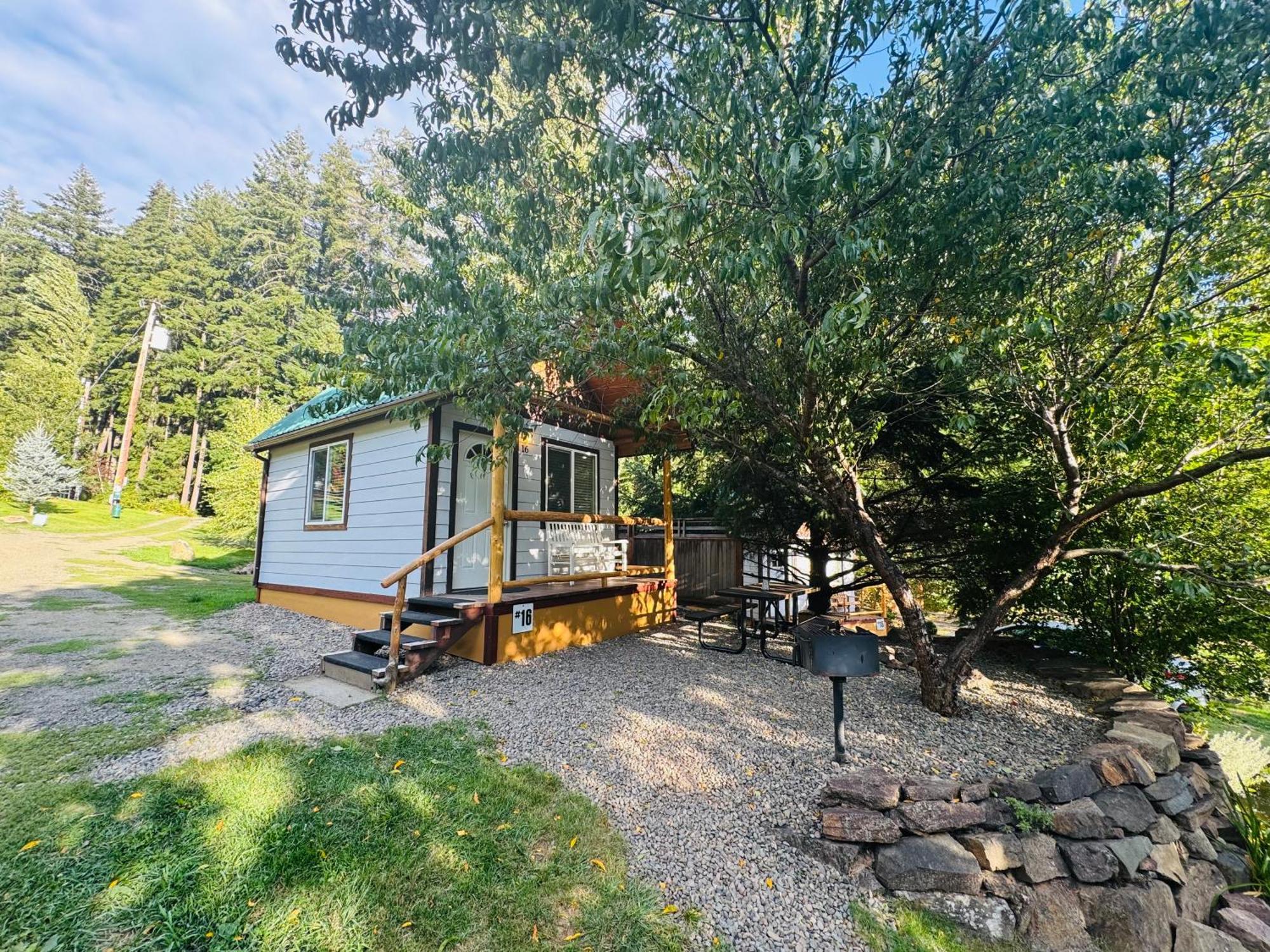 Umpqua'S Last Resort - Wilderness Cabins, Rv Park & Glamping Idleyld Park Екстер'єр фото