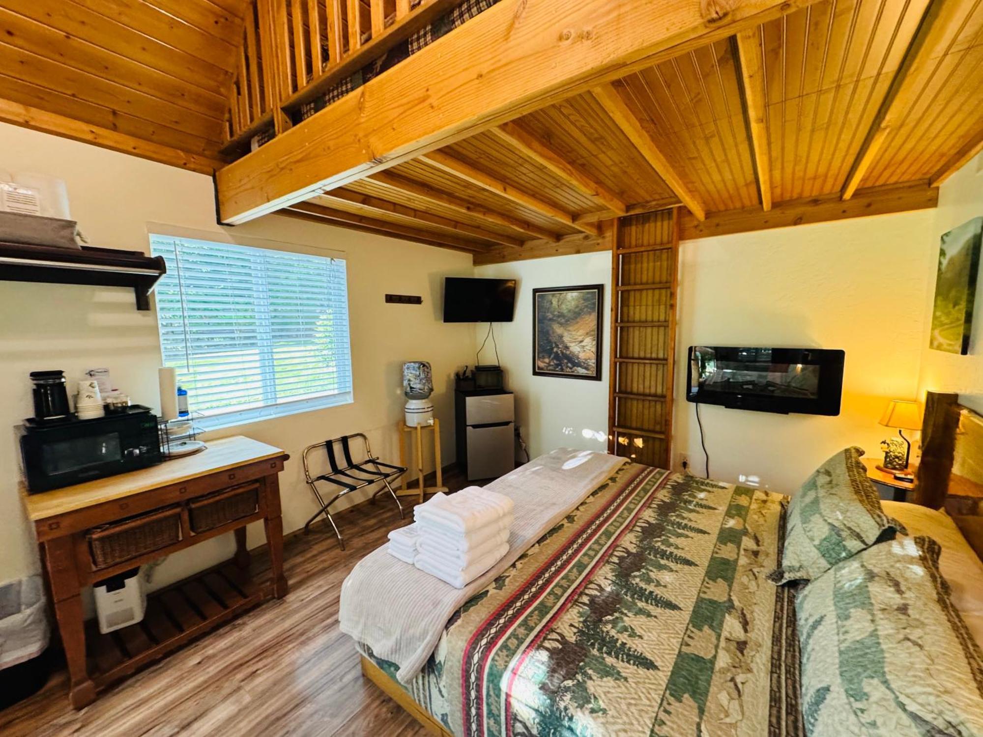 Umpqua'S Last Resort - Wilderness Cabins, Rv Park & Glamping Idleyld Park Екстер'єр фото